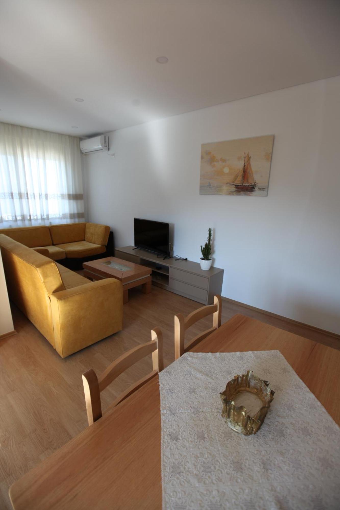 Mane Apartments Sarandë Exteriör bild