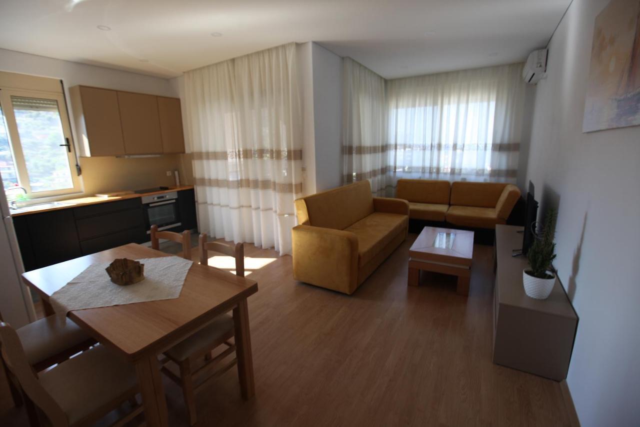 Mane Apartments Sarandë Exteriör bild